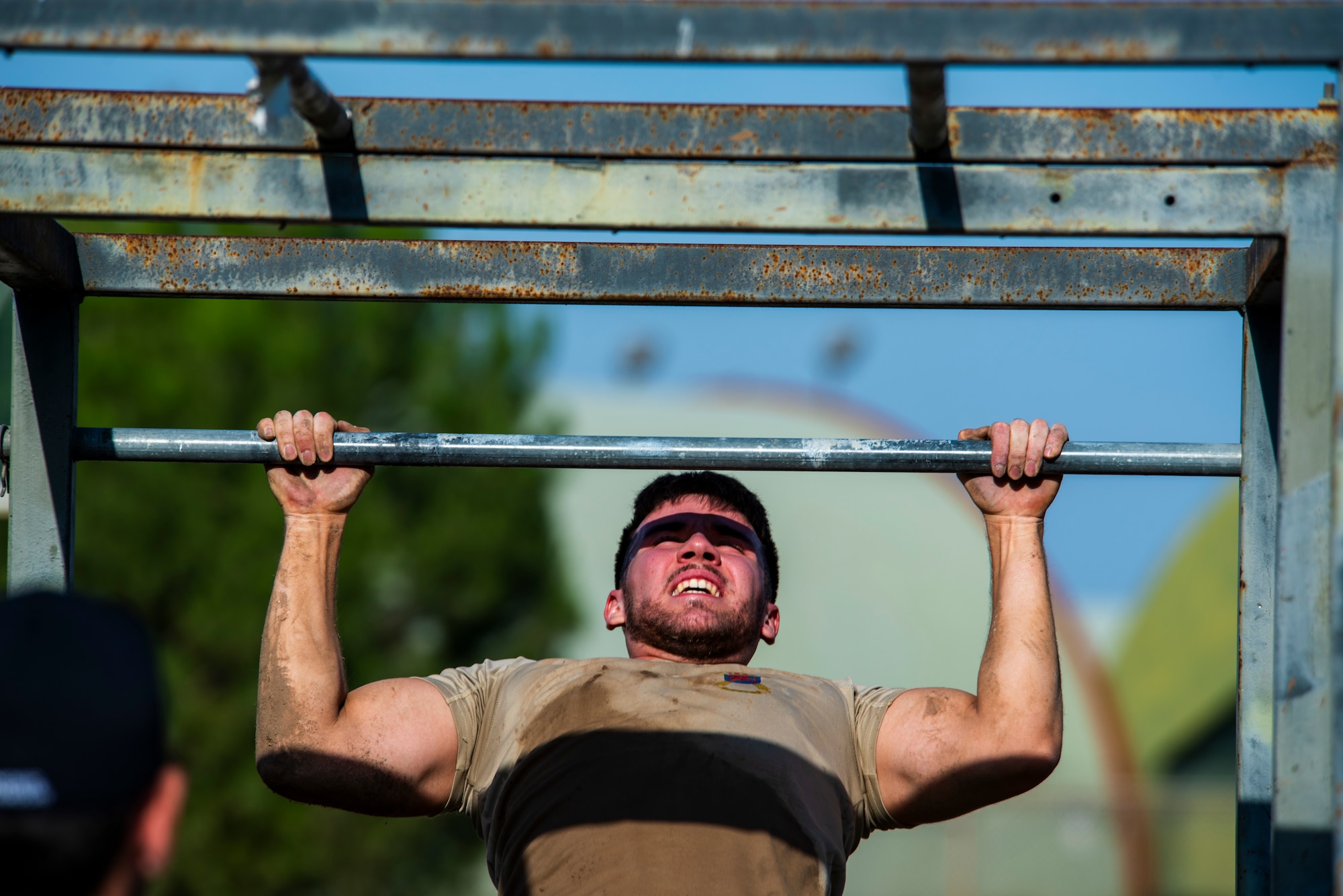 Spanish service member performs a pullup
