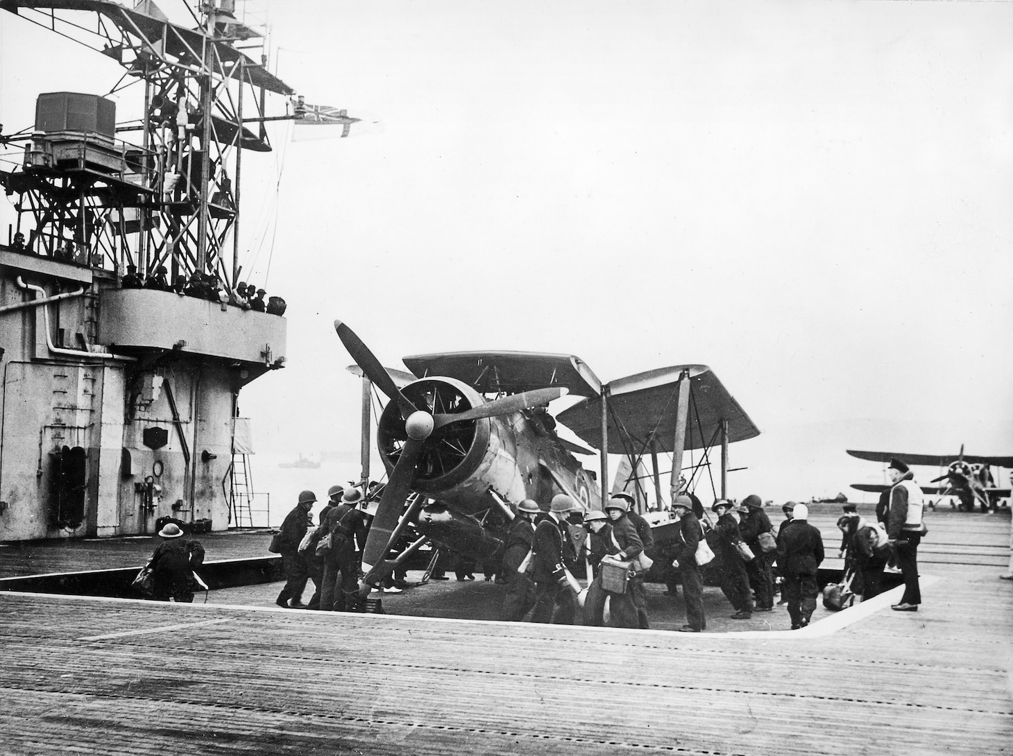 This Swordfish belongs to 815 Naval Air Squadron aboard HMS Illustrious, sailing in the Mediterranean in July 1940. Painted for night operations, it flew attacks and was based in Malene, Crete, in early 1941. Armed with a torpedo, it also carries an extra fuel tank in the mid-fuselage observer’s seat.