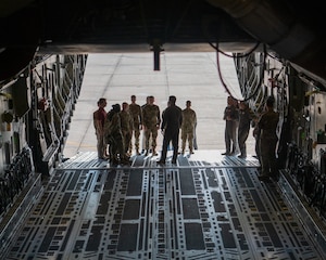 students tour C-17