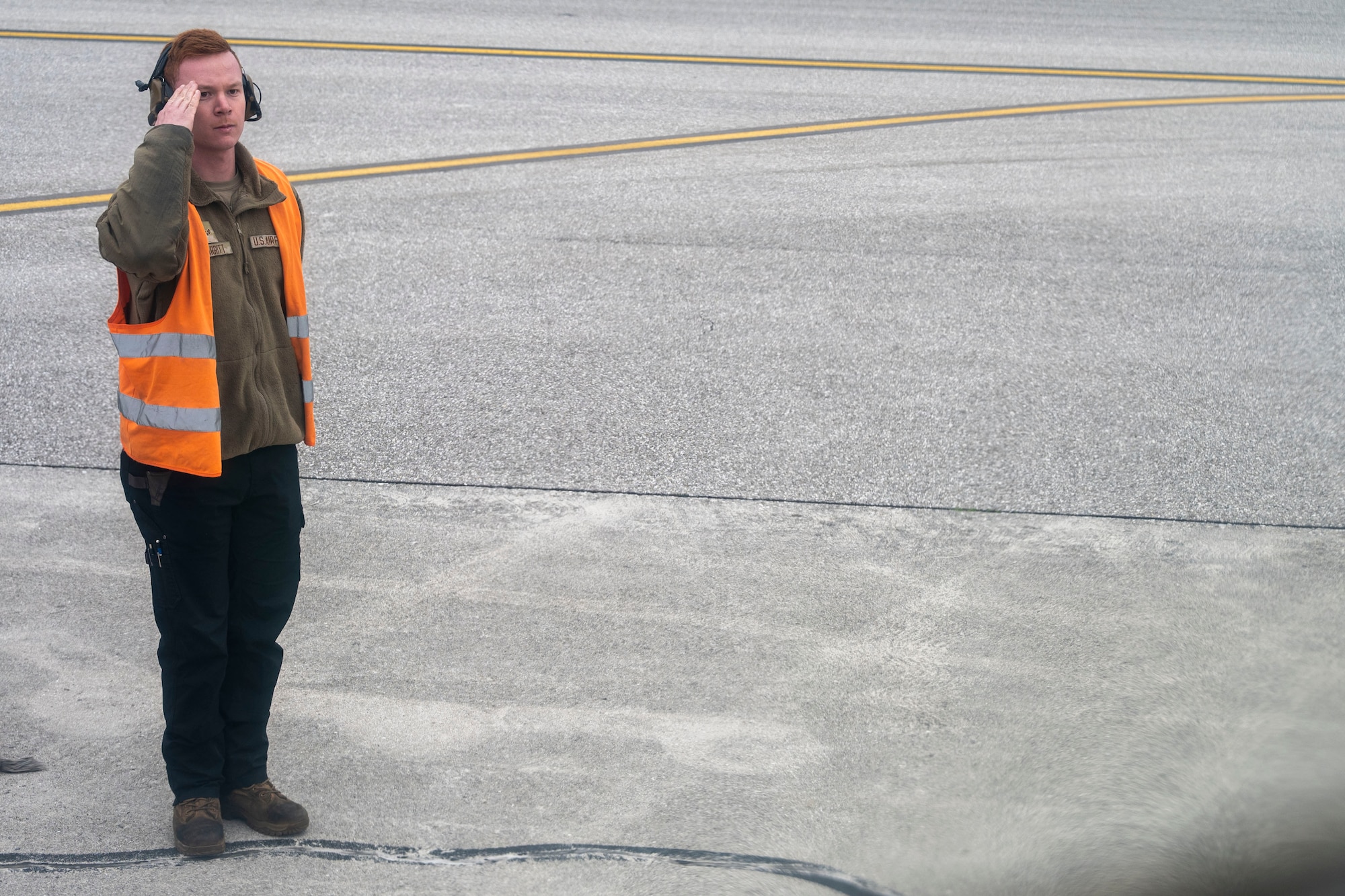An airman salutes a pilot.