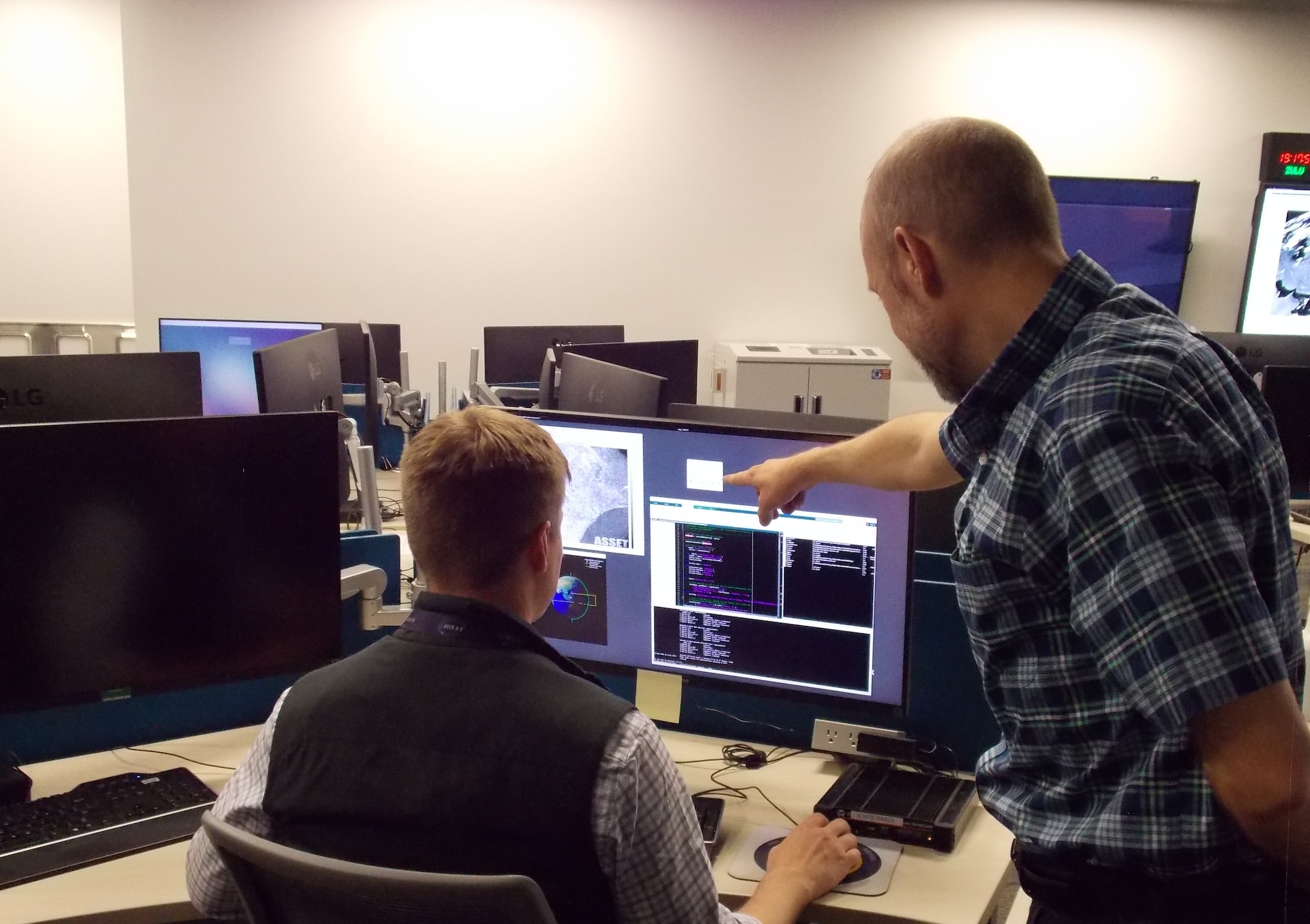 ASSET team discuss simulated data at the SSC OPIR TAP Lab in Boulder, Colo. (Courtesy Photo)