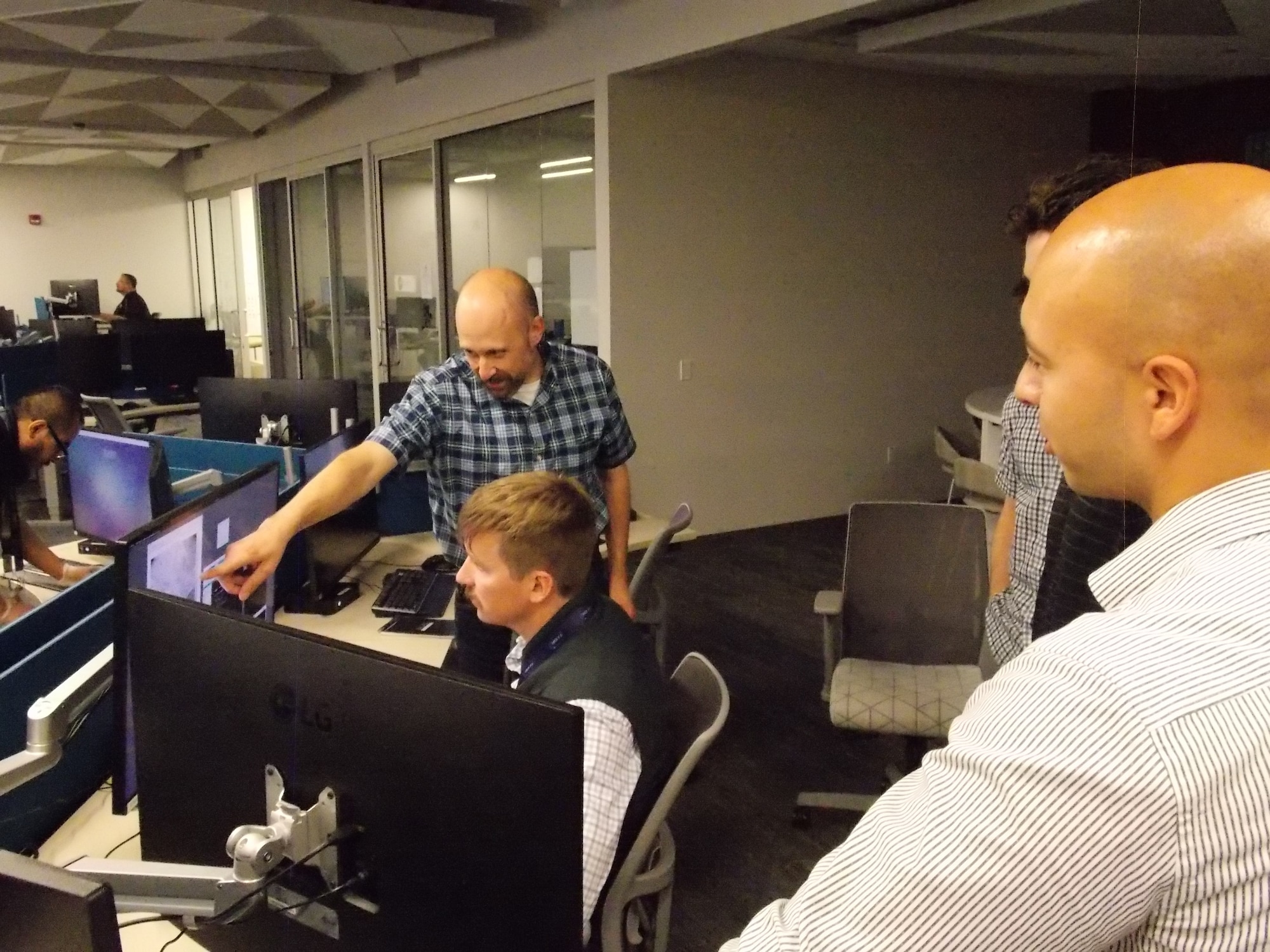 ASSET team discuss simulated data at the SSC OPIR TAP Lab in Boulder, Colo. (Courtesy Photo)