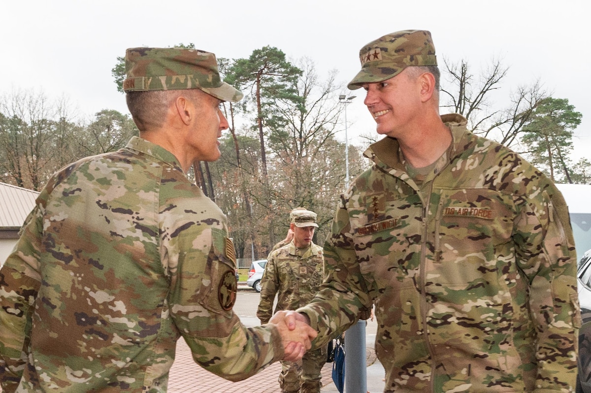 General greets EUCOM commander