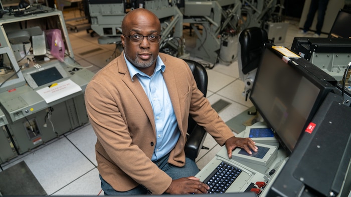 DAHLGREN, Va. – Rulx “Ro” Rosemond, a former U.S. Navy Aegis fire controlman and now a technical specialist and project lead for data links and sensors at Naval Surface Warfare Center Dahlgren Division, continues his lifelong mission of service by shaping how the Navy’s combat systems perform for the next generation. (Morgan Tabor/NSWCDD Photo)