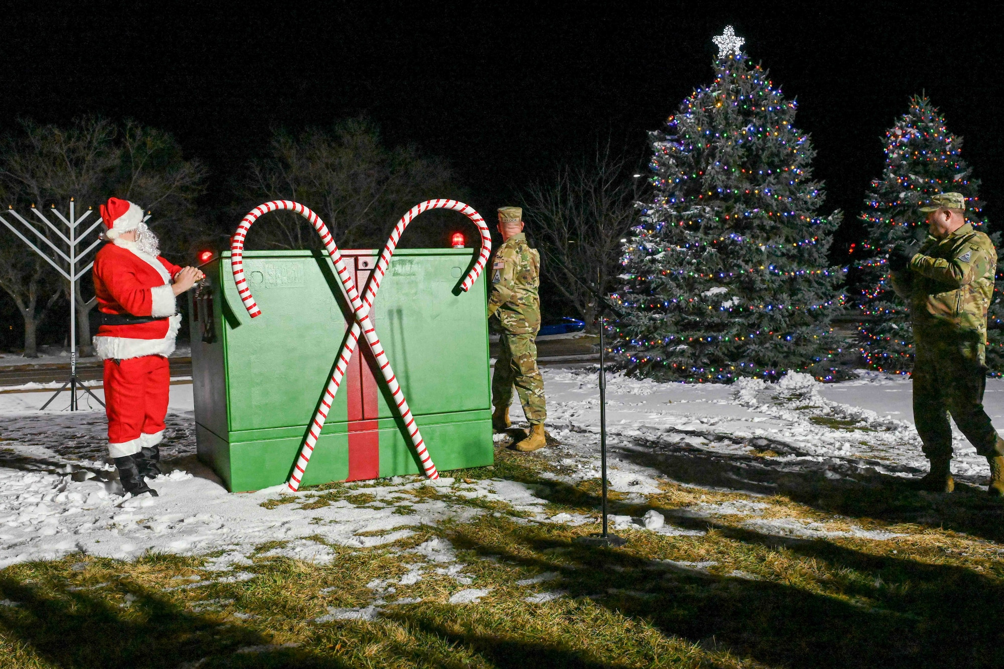 Service members serve