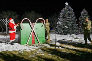 Service members serve