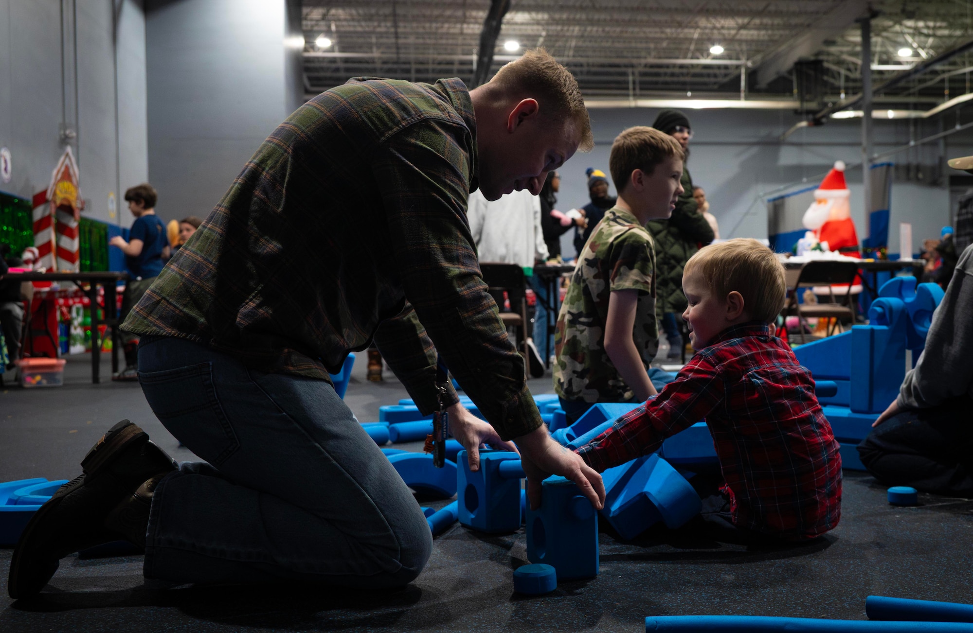 Families play together during Team Minot’s Frostival at Minot Air Force Base, North Dakota, Dec. 6, 2025. Families participated in a variety of games and activities, including a visit from Mr. & Mrs. Claus. (U.S. Air Force photo by Senior Airman Alyssa Bankston)