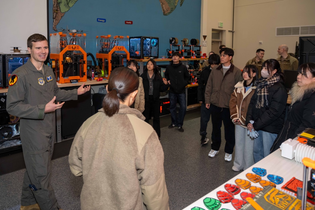 Air Force Major briefs students