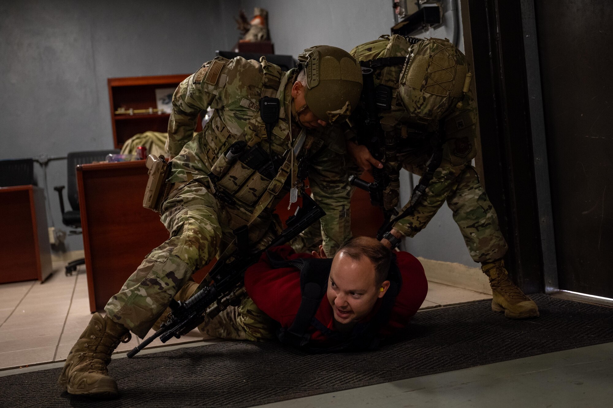 U.S. Airmen assigned to the 7th Security Forces Squadron detain a suspect during an active shooter exercise at Dyess Air Force Base, Texas, Dec. 3, 2025. Defenders applied their training in real time to validate their ability to secure the scene and neutralize threats. (U.S. Air Force photo by Airman 1st Class Adrien Tran)