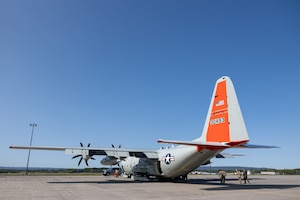Airmen with the 109th Airlift Wing participate in Flight-Line Orientation Training