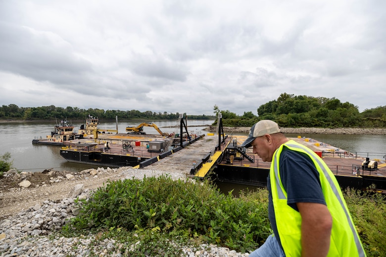 Floating Plant and its operator, Brian McKown.