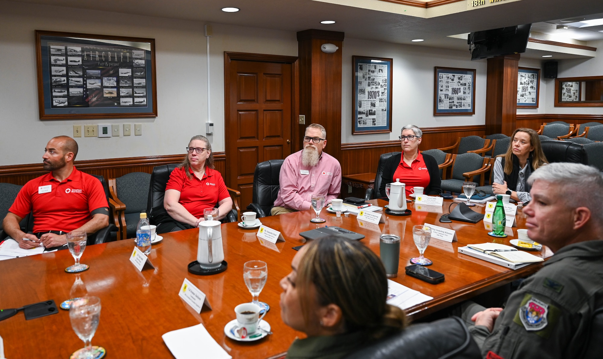 Discussion between service members and civilians.