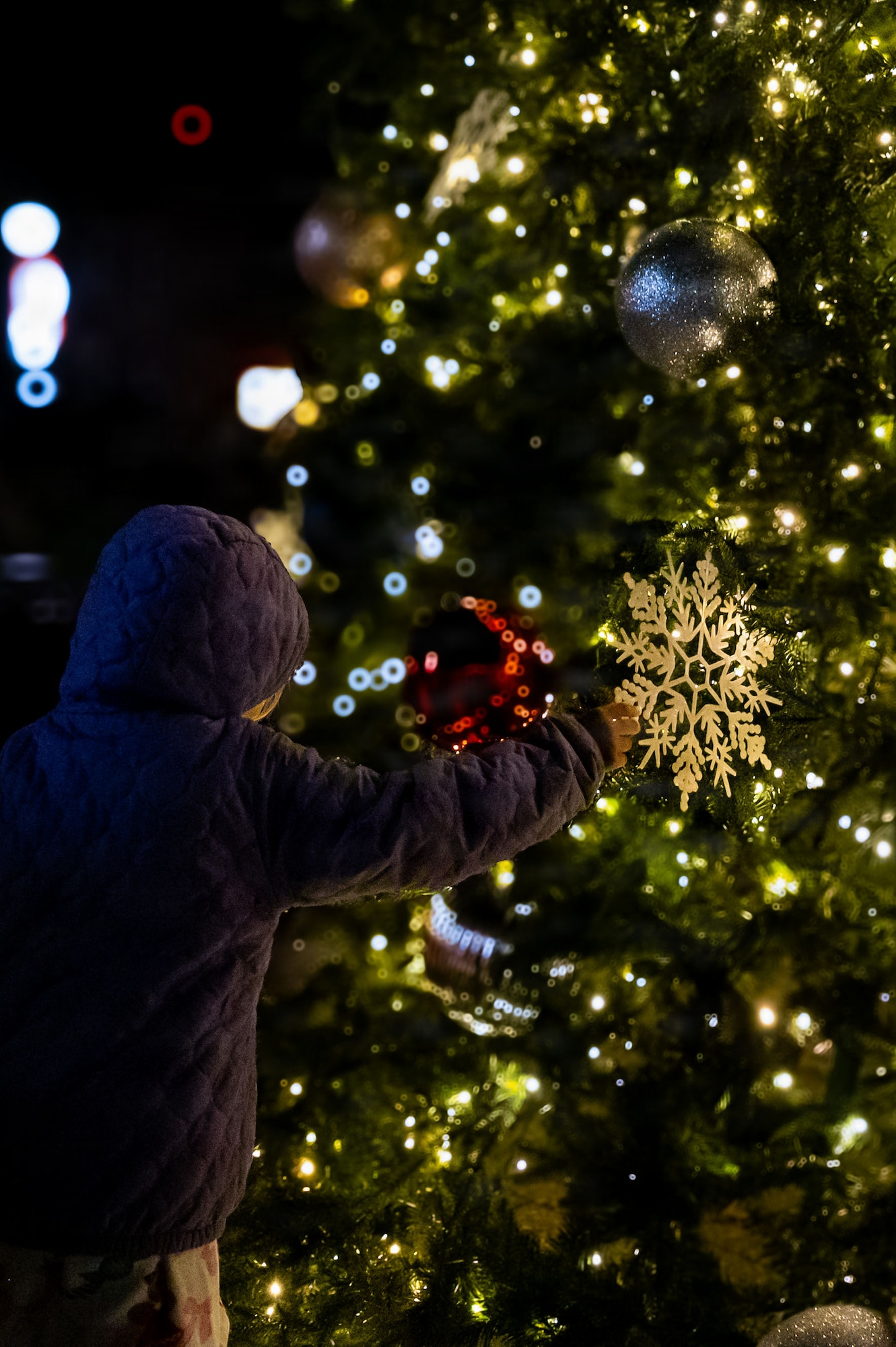 A child touches an ornament during the holiday tree lighting ceremony at RAF Mildenhall, England, Dec. 5, 2025.