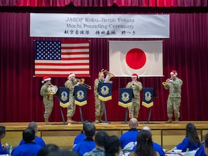 JASDF hosts annual mochi-pounding ceremony