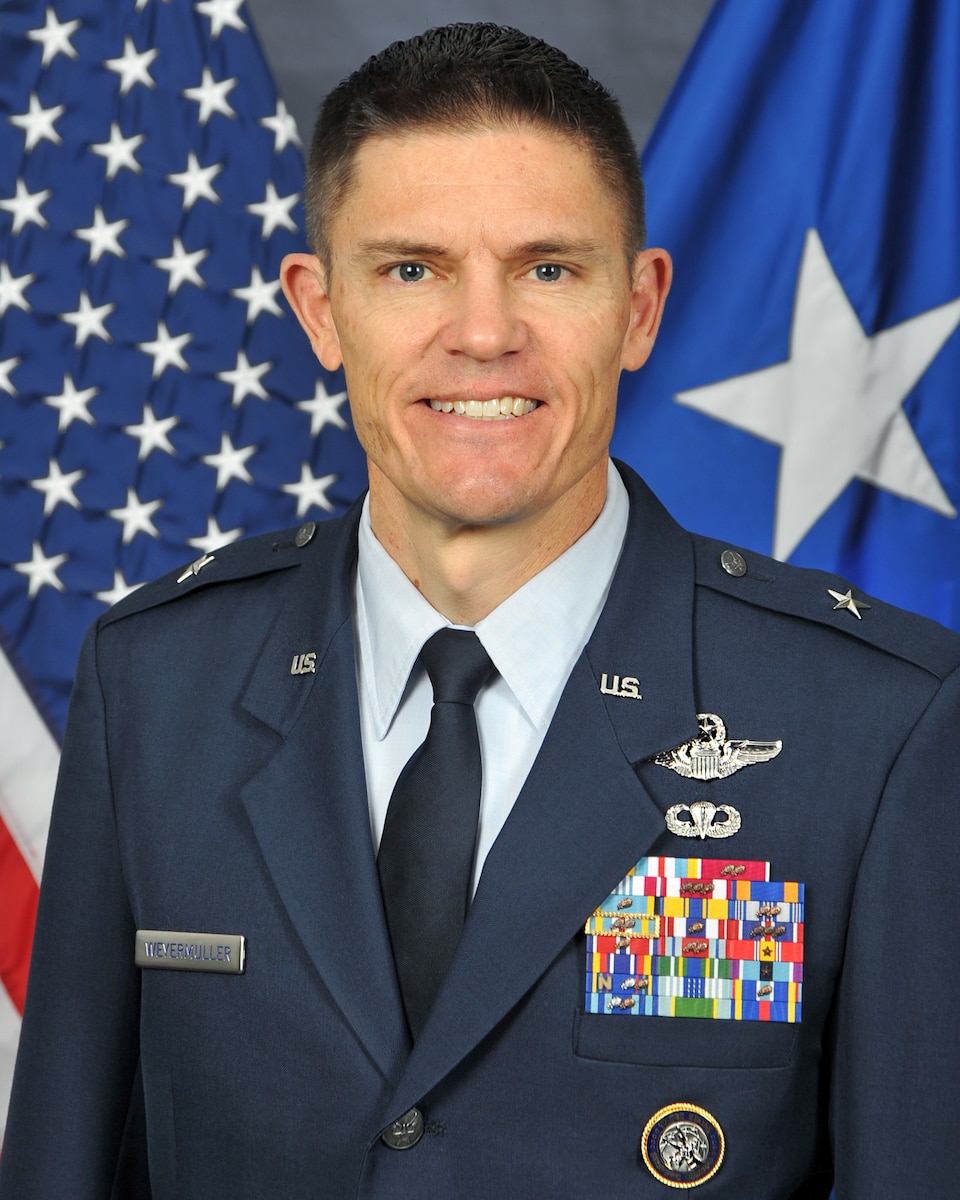 Official portrait of ​Brig. Gen. Scott P. Weyermuller​