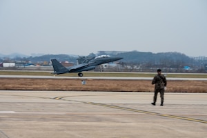 A Republic of Korea Air Force F-15 lands.