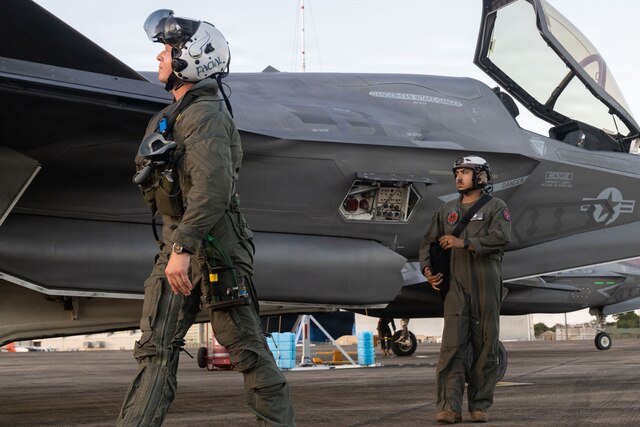 VMFA-225 conducts F-35B hot load in Puerto Rico