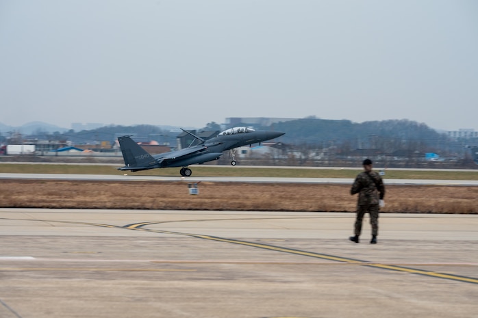 A Republic of Korea Air Force F-15 lands.
