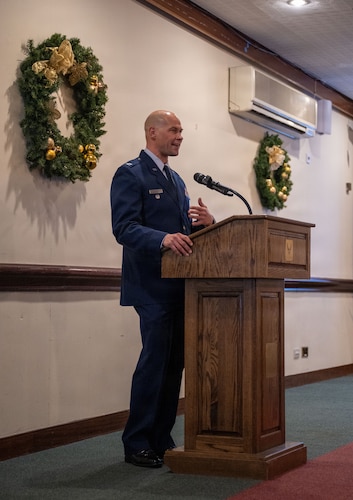 Senior leader from RAF Lakenheath speaks at a podium