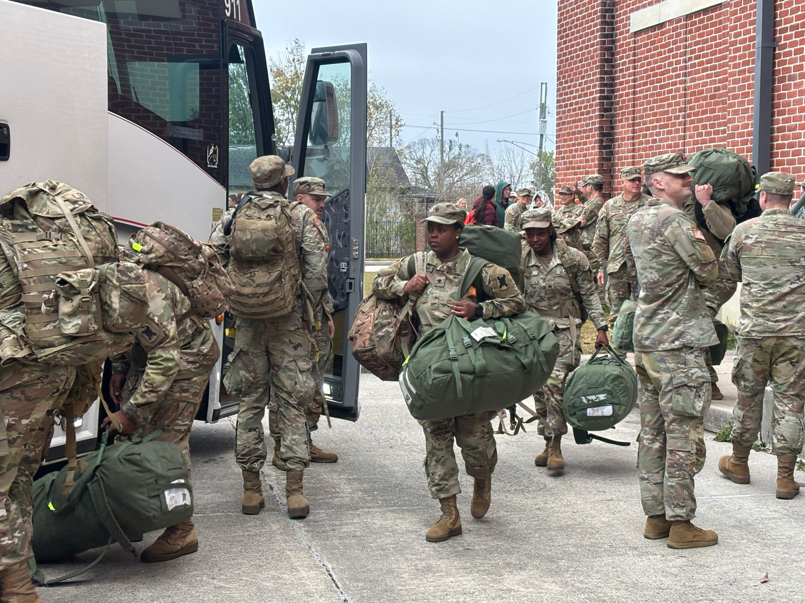 グランドディスタンス　Reolutition soldiers Louisiana Guard Holds Departure Ceremony Before Deployment