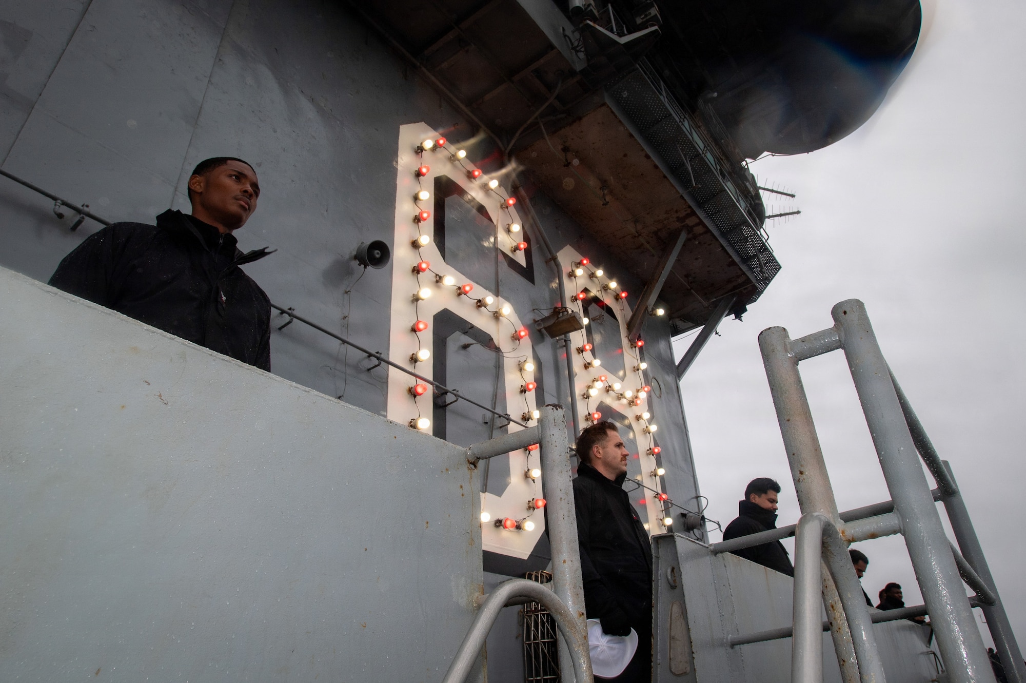 U.S. Sailors man the rails aboard Nimitz-class aircraft carrier USS Nimitz (CVN 68) as it transits Puget Sound while returning to Naval Base Kitsap, Washington, Dec. 16, 2025. Nimitz, flagship of Carrier Strike Group (CSG) 11, returns to its homeport of Bremerton following a nine-month mission to the U.S. 3rd, 5th, and 7th Fleets areas of operations demonstrating the U.S. Navy’s unwavering commitment to a free and open Indo-Pacific. (U.S. Navy photo by Mass Communication Specialist 2nd Class Peter K. McHaddad)