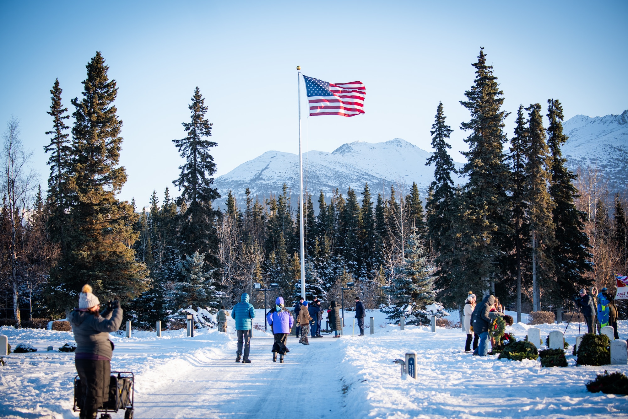 The ceremony opened with the presentation of wreaths honoring service members from every branch of the U.S. military. A member from each branch of service alongside a partner from the Alaska community carefully placed a wreath on display and rendered a salute in memory of their fallen brothers and sisters in arms. Following the presentation, approximately 400 volunteers including families, friends, service members and community members dispersed throughout the cemetery to place wreaths at gravesites, ensuring every hero was honored.