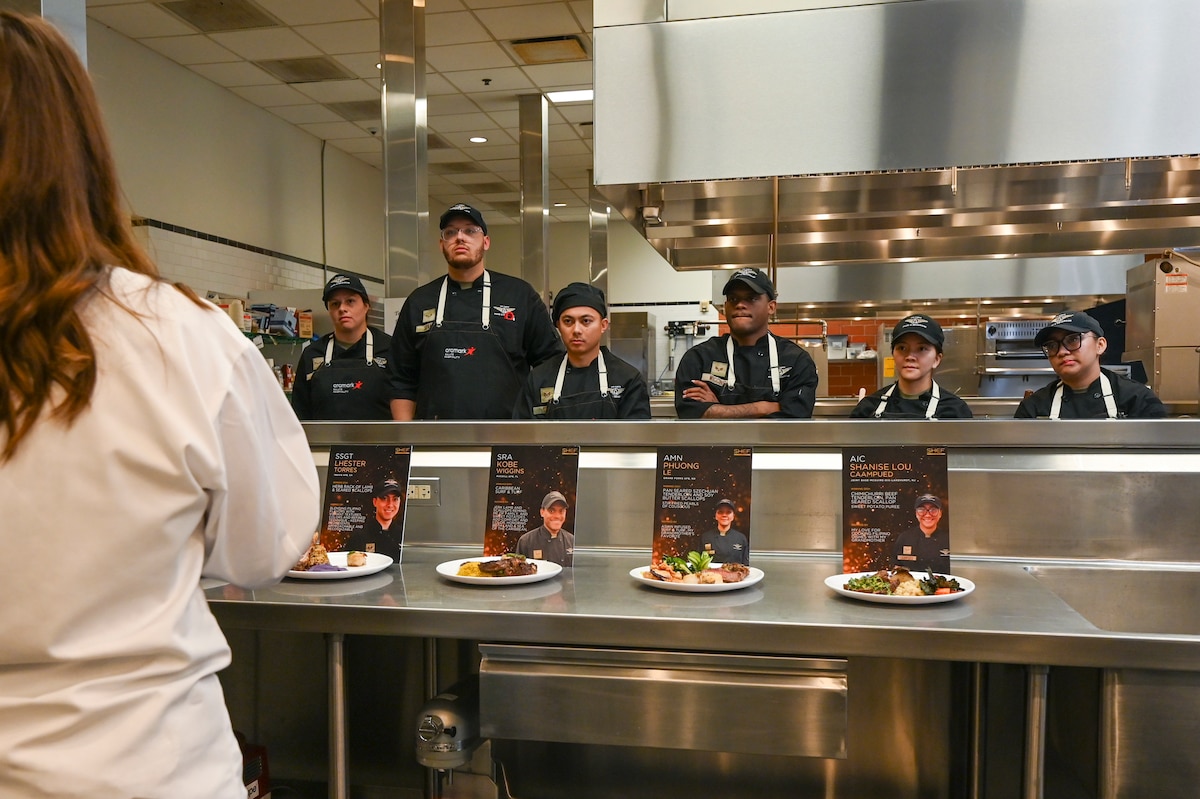 Judge gives feedback to Airmen