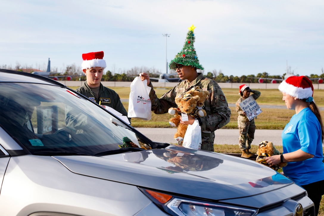 TAMPA, Fla. - Volunteers from U.S. Central Command distributed spouse care packages and Battalion Buddy Bears during Operation Gratitude, at MacDill Air Force Base, Dec. 18,2025. The event provided holiday care packages to military spouses and children of deployed service members, fostering a sense of community and support during the holiday season. (U.S. Central Command Public Affairs photo by Tom Gagnier)