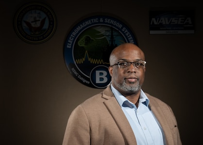 DAHLGREN, Va. – Rulx “Ro” Rosemond, a former U.S. Navy Aegis fire controlman and now a technical specialist and project lead for data links and sensors at Naval Surface Warfare Center Dahlgren Division, continues his lifelong mission of service by shaping how the Navy’s combat systems perform for the next generation. (Dave Ellis/NSWCDD Photo)