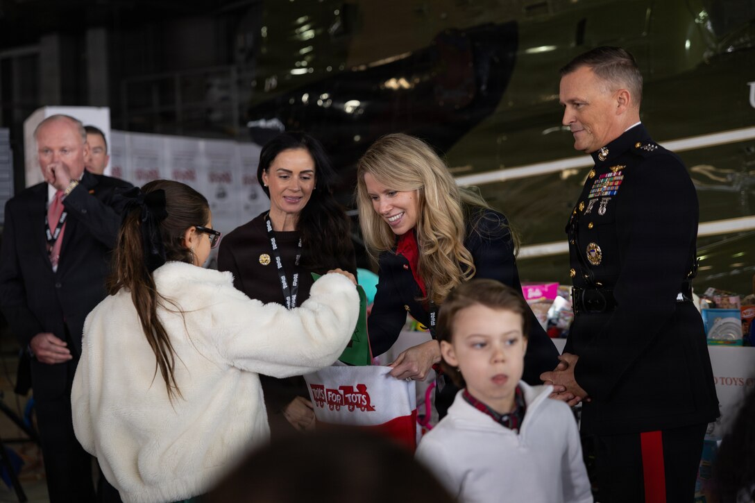 Amy Anderson, center, wife of Lt. Gen. Leonard Anderson, far right, commander of Marine Forces Reserve and Marine Forces South receives Christmas letters during a Toys for Tots charity event on Marine Corps Base Quantico, Virginia, Dec. 8, 2025. Since 1947, the Marine Corps Reserve has spearheaded the Toys for Tots program nationwide to collect toys for less fortunate children during the holiday season. Presently, the program distributes 7 to 18 million toys to children annually. (U.S. Marine Corps photo by Lance Cpl. Van Hoang)