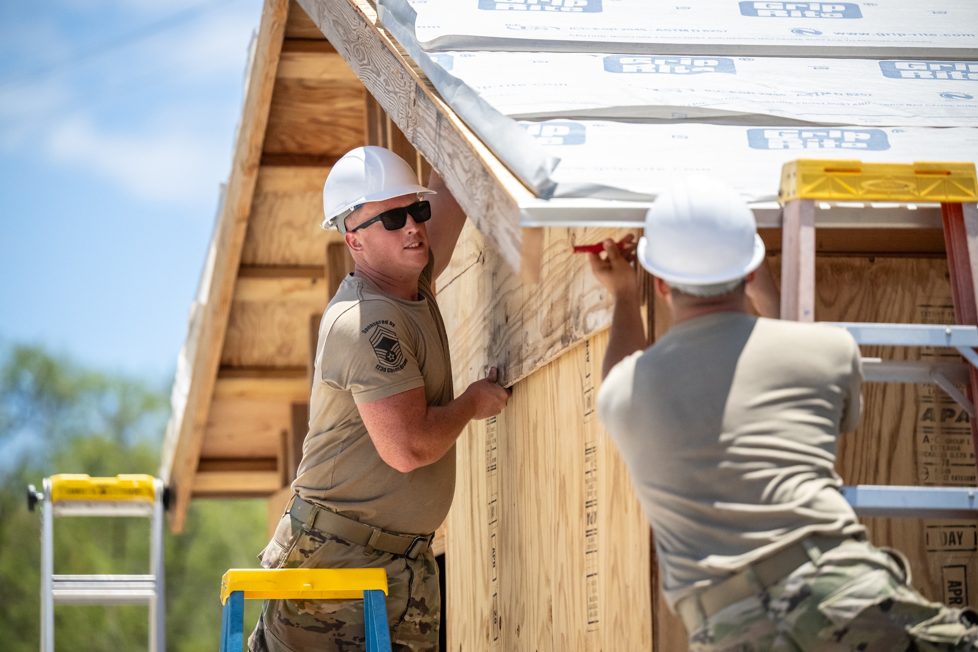 Staff Sgt. Nicholas Reid, a structures specialist with the Kentucky Air National Guard’s 123rd Civil Engineer Squadron, helps erect a Joint Operations Center on a contingency training site at Joint Base Pearl Harbor-Hickam, Hawaii, on July 29, 2025. Reid is among more than 70 Airmen from the Louisville-based 123rd Airlift Wing to conduct annual training here over 14 days, sharpening skills that enhance their employment as Multi-Capable Airmen. (U.S. Air National Guard photo by Dale Greer)