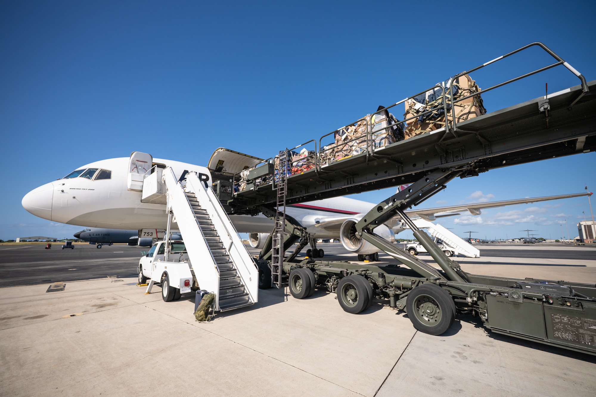 Aerial porters from the Kentucky Air National Guard’s 123rd Logistics Readiness Squadron work with their active-duty and civilian counterparts from the 735th Air Mobility Squadron to load cargo onto a Boeing 757 at Joint Base Pearl Harbor-Hickam, Hawaii, on Aug. 4, 2025. The Kentucky Guard troops were among more than 70 personnel from the Louisville-based 123rd Airlift Wing to conduct annual training here over 14 days, learning new skills that enhance their global employment as Multi-Capable Airmen. (U.S. Air National Guard photo by Dale Greer)