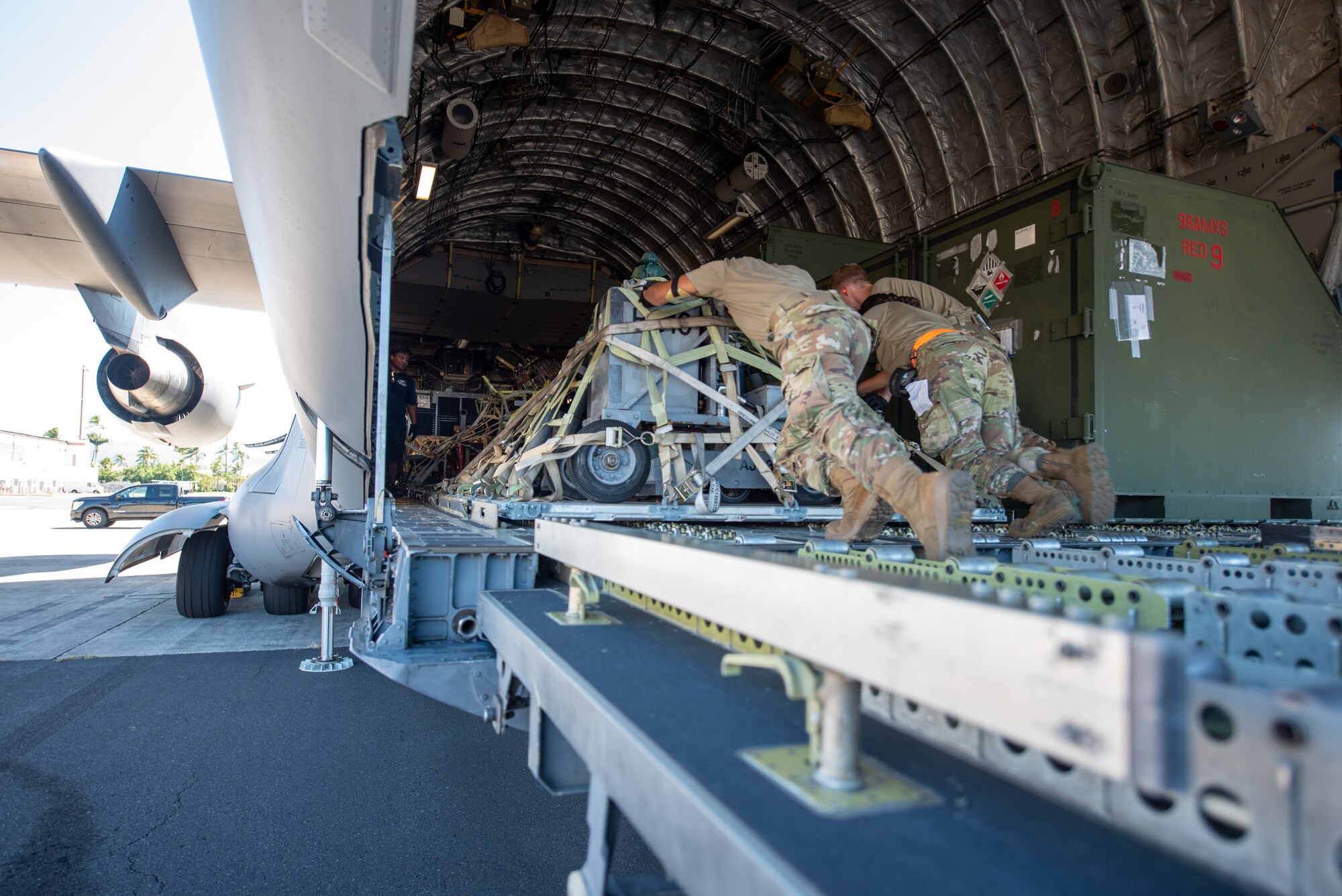 Aerial porters from the Kentucky Air National Guard’s 123rd Logistics Readiness Squadron work with their active-duty counterparts from the 735th Air Mobility Squadron to load cargo onto a C-17 Globemaster III at Joint Base Pearl Harbor-Hickam, Hawaii, on Aug. 5, 2025. The Kentucky Guard troops were among more than 75 personnel from the Louisville-based 123rd Airlift Wing to conduct annual training here over 15 days, sharpening skills that enhance their employment as Multi-Capable Airmen. (U.S. Air National Guard photo by Phil Speck)