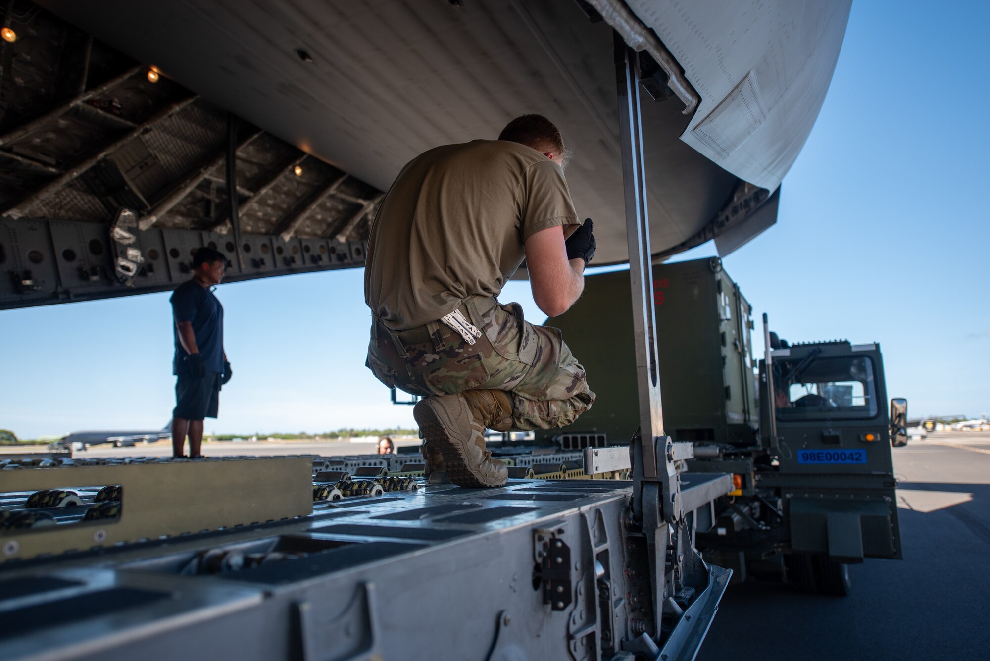 Aerial porters from the Kentucky Air National Guard’s 123rd Logistics Readiness Squadron work with their active-duty counterparts from the 735th Air Mobility Squadron to unload a C-17 Globemaster III at Joint Base Pearl Harbor-Hickam, Hawaii, on Aug. 5, 2025. The Kentucky Guard troops were among more than 75 personnel from the Louisville-based 123rd Airlift Wing to conduct annual training here over 15 days, learning new skills that enhance their employment as Multi-Capable Airmen. (U.S. Air National Guard photo by Phil Speck)