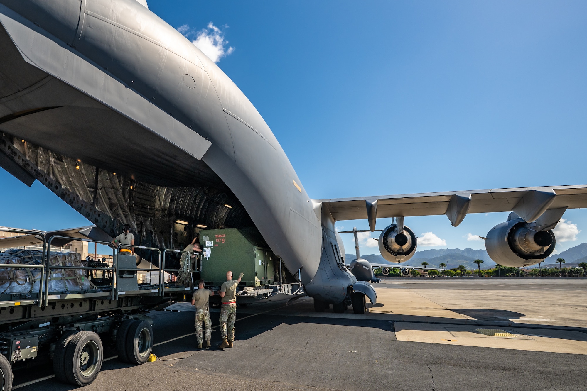 Aerial porters from the Kentucky Air National Guard’s 123rd Logistics Readiness Squadron work with their active-duty and civilian counterparts from the 735th Air Mobility Squadron to load cargo onto a U.S. Air Force C-17 Globemaster II at Joint Base Pearl Harbor-Hickam, Hawaii, on Aug. 5, 2025. The Kentucky Guard troops were among more than 70 personnel from the Louisville-based 123rd Airlift Wing to conduct annual training here over 14 days, learning new skills that enhance their global employment as Multi-Capable Airmen. (U.S. Air National Guard photo by Dale Greer)