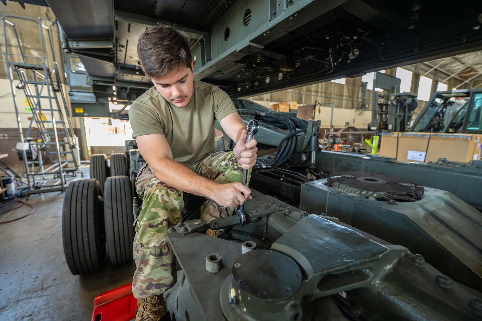 Airman Alec Brady, a material handling equipment mechanic from the Kentucky Air National Guard’s 123rd Logistics Readiness Squadron, adjusts the alignment of a Tunner 60k aircraft cargo loader at Joint Base Pearl Harbor-Hickam, Hawaii, on Aug. 5, 2025. Brady is one of more than 70 Airmen from the Louisville-based Kentucky Air Guard to conduct annual training here over 14 days, working with his counterparts from the active-duty Air Force to enhance expeditionary skills and mission capabilities. (U.S. Air National Guard photo by Dale Greer)