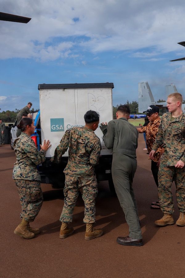 U.S. Marines with Marine Medium Tiltrotor Squadron 268, Marine Aircraft Group 24, 1st Marine Aircraft Wing, unload presents at Kahului Airport, Hawaii, Dec. 16, 2025. VMM‑268 transported toys and personnel to advance the Toys for Tots mission, delivering a message of joy and hope to children across Hawaii throughout the holiday season. (U.S. Marine Corps photo by Lance Cpl. Chandler Evans)