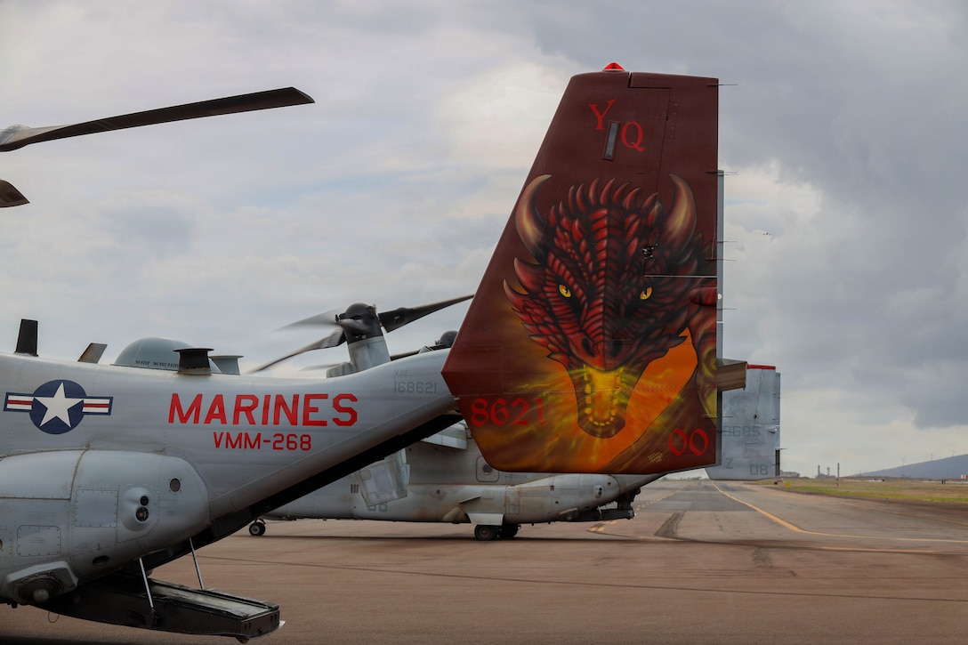 1st MAW Commanding General and VMM-268 support Toys for Tots in Maui