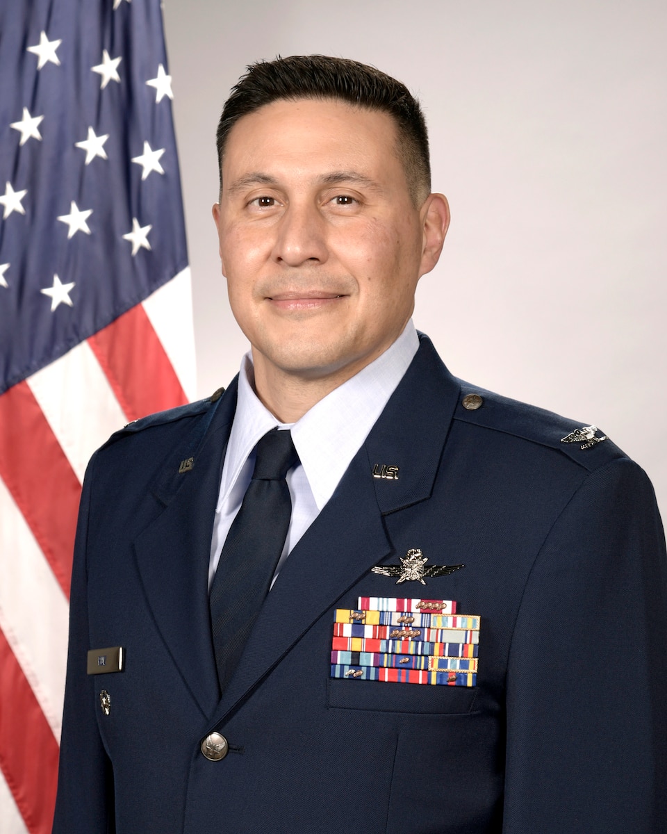 Official Photo of Col Fernando Ruiz