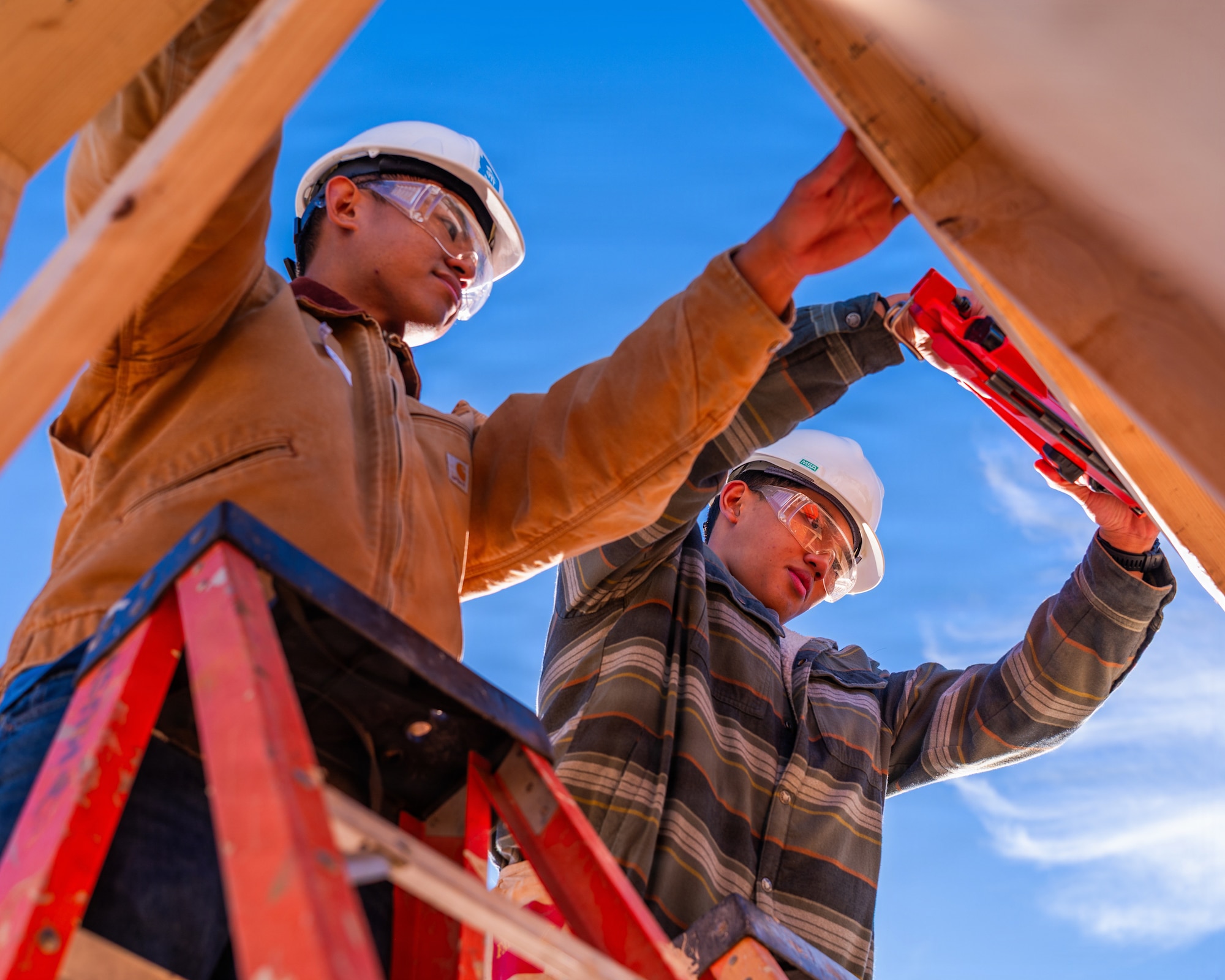 U.S. Air Force Airman 1st Class Andre Castro (left), 607th Air Control Squadron cyber systems technician, and Airman 1st Class Louie Magcalas (right), 607th Air Control Squadron cyber systems technician, assembles framing for a wall during a Habitat for Humanity volunteer event, Dec. 13, 2025, at Buckeye, Arizona.