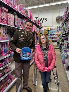 Soldier posing with a kid.