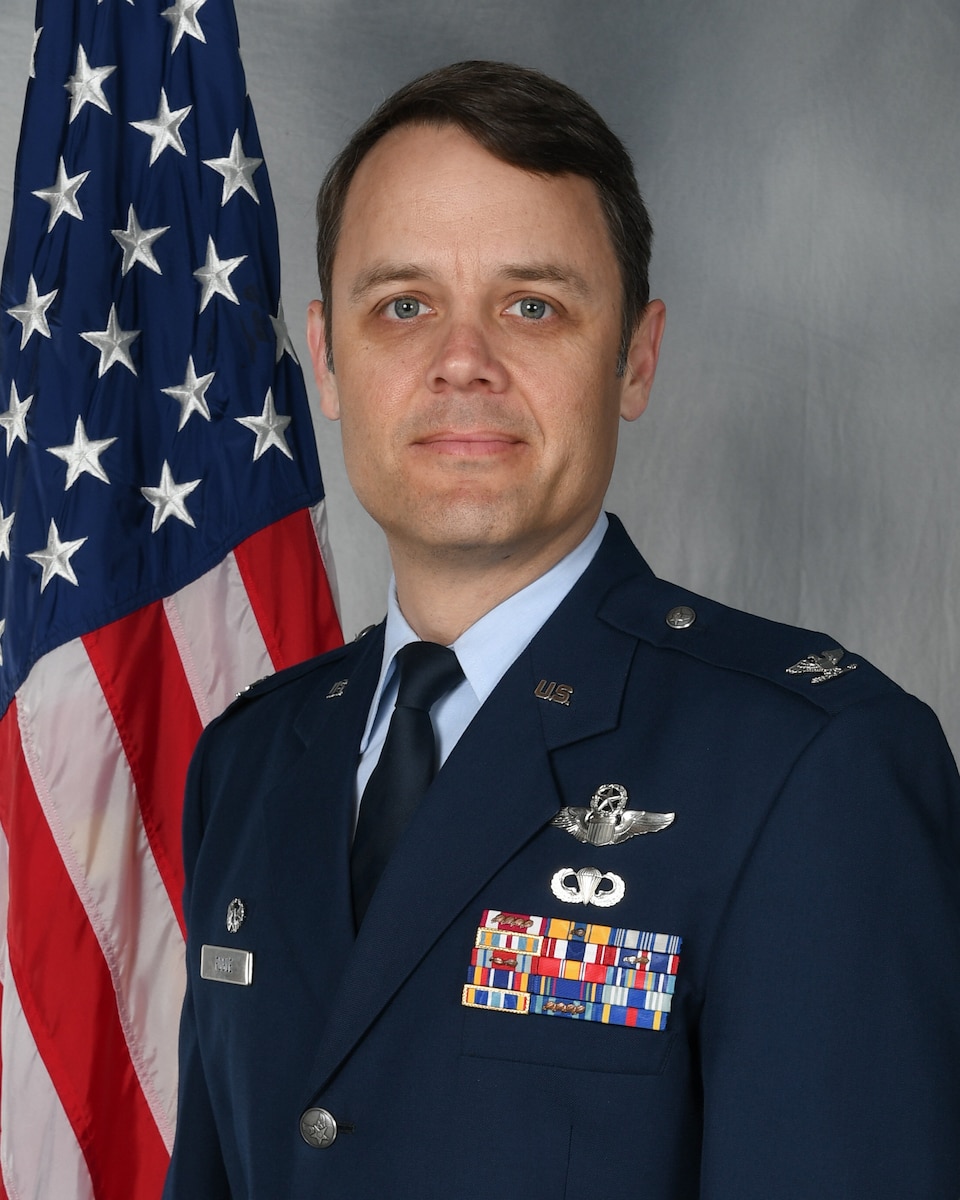 Official Air Force photo for Col. Joshua Fogle.