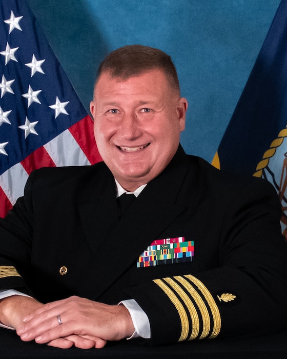 Official portrait of NMRTC Great Lakes CO CAPT Chad Roe