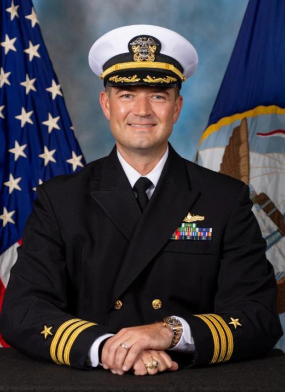 COMMANDER TIM REEVES