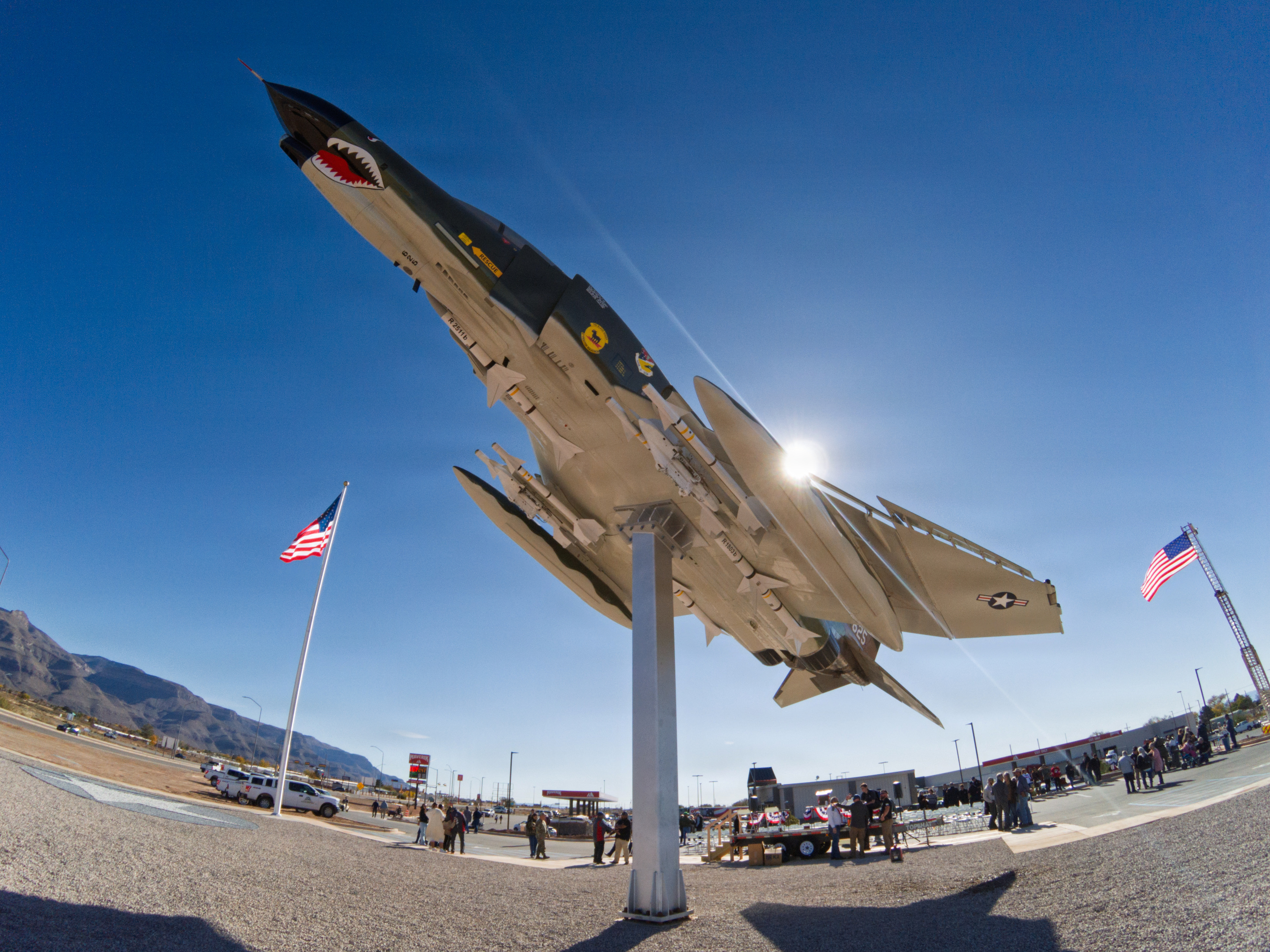 シトリン ファントム タワー Gateway Freedom Monument featuring F-4 Phantom II opens in