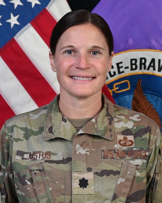 An official photo of an Air Force leader.