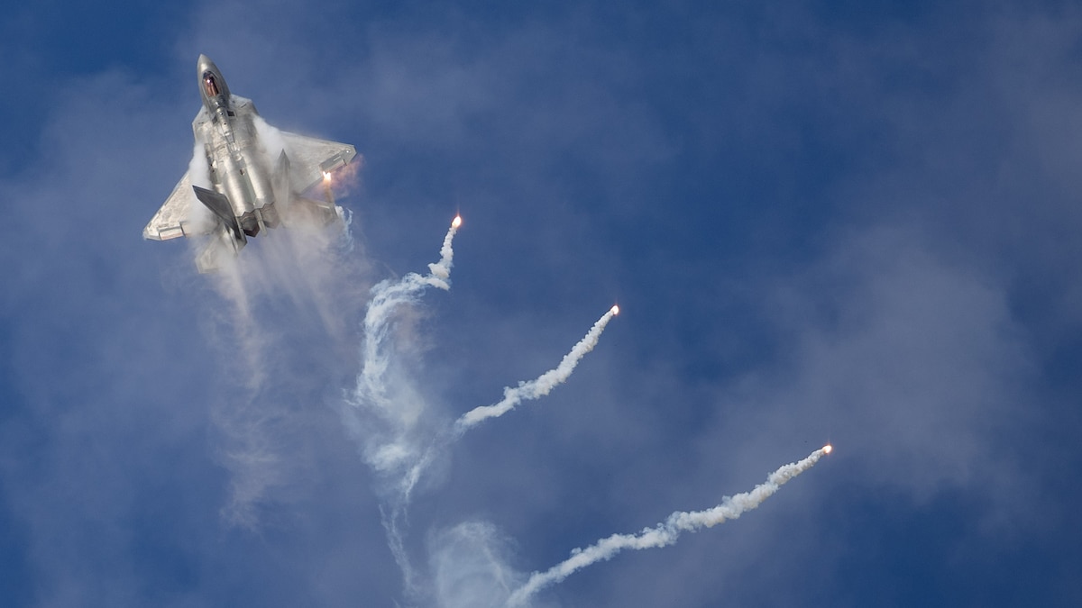 The U.S. Air Force F-22 Raptor Demonstration Team performs during the 2025 Naval Air Station (NAS) Oceana Air Show, Sept. 21. This year’s show commemorated 250 years of America’s Navy, honoring its legacy, innovation and enduring strength. (U.S. Navy photo by Mass Communication Specialist 2nd Class Kaitlin Young)