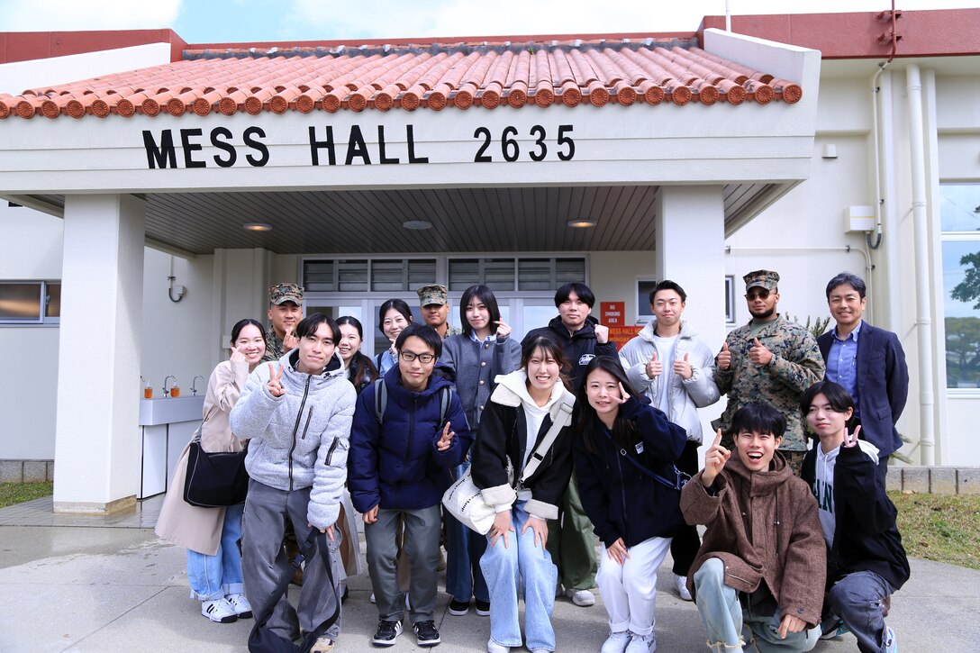 １月２９日、名城大学の学生たちが海兵隊キャンプ・ハンセンを訪問しました。