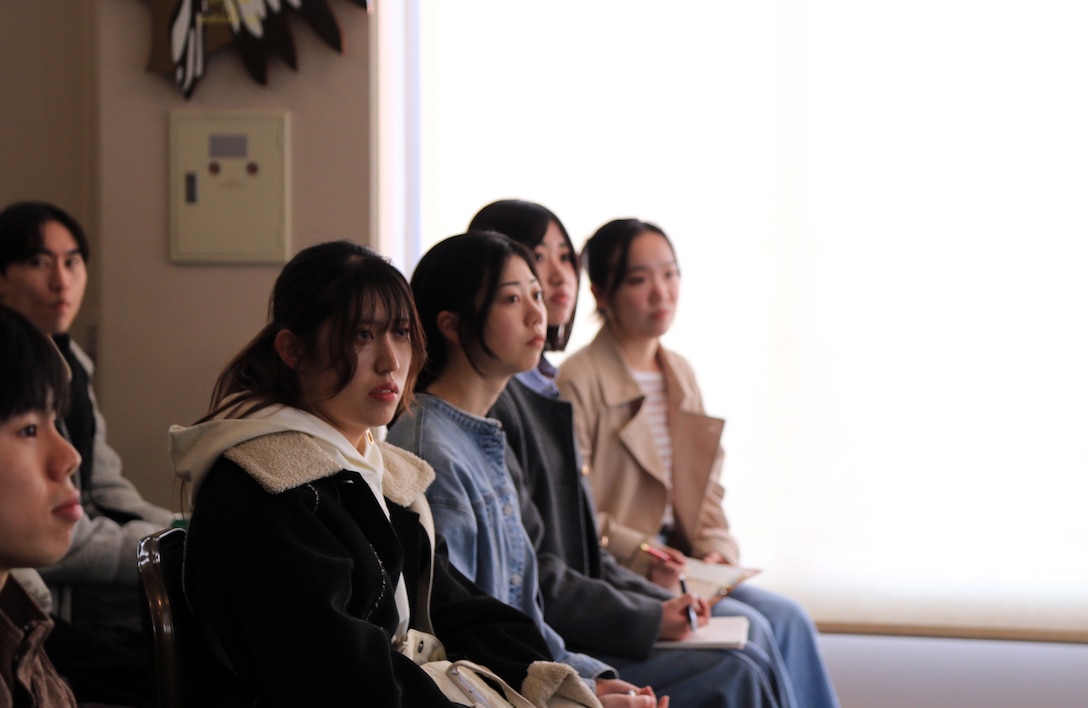 １月２９日、名城大学の学生たちが海兵隊キャンプ・ハンセンを訪問しました。