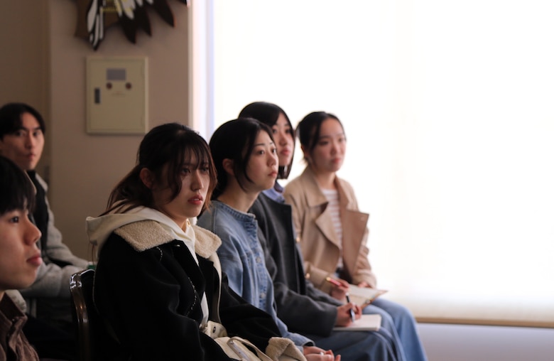 １月２９日、名城大学の学生たちが海兵隊キャンプ・ハンセンを訪問しました。